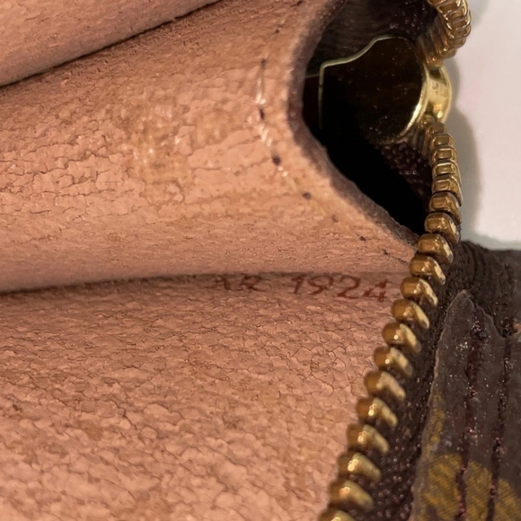 Authentic Louis Vuitton Black Monogram Pouch - Picture 12 of 17